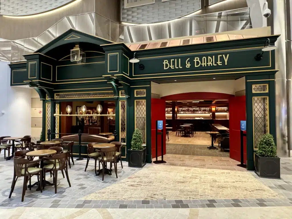 English Pub on Utopia of the Seas